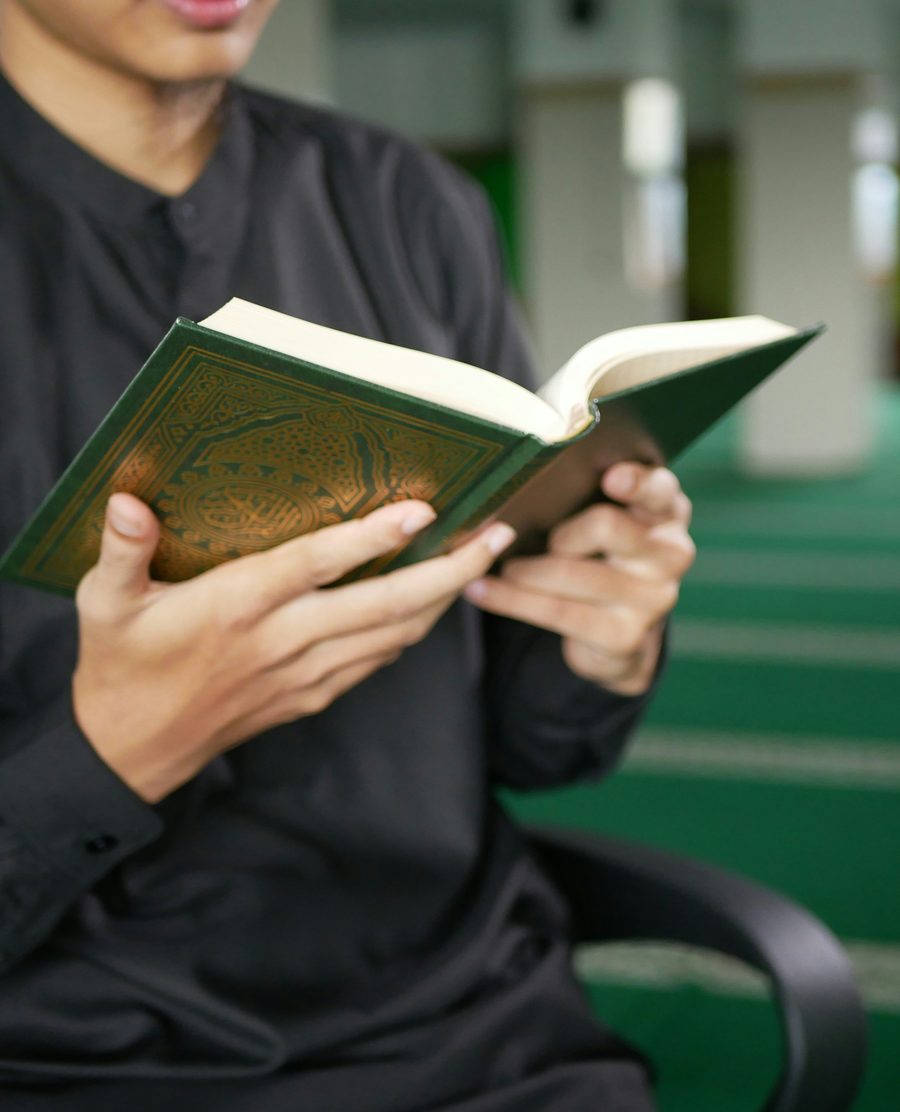 A student reading the Holy Quran during a one-on-one online class
